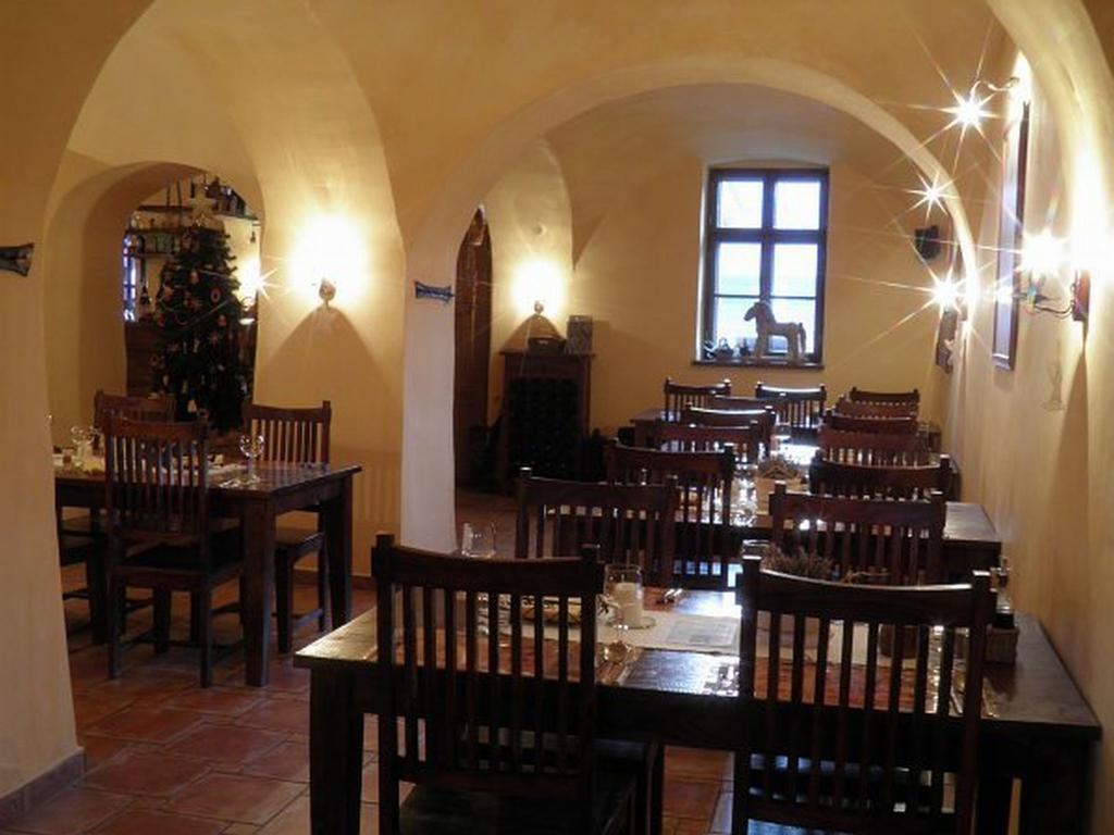 Dvur Olsiny -Hotel And Horse-Riding Karvina Exterior photo